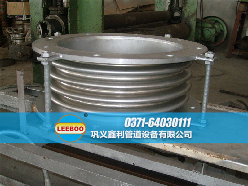 大口徑波紋<a href=http://www.wa775i18.cn target=_blank class=infotextkey>補(bǔ)償器</a>車間圖
