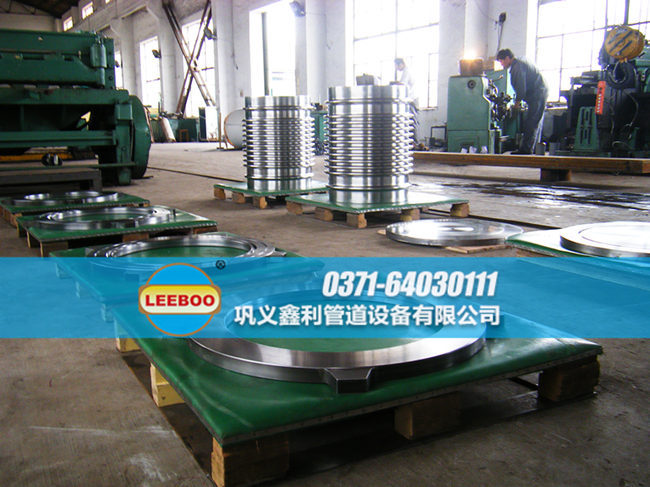 鑫利<a href=http://www.wa775i18.cn target=_blank class=infotextkey>補(bǔ)償器</a>組裝車間
